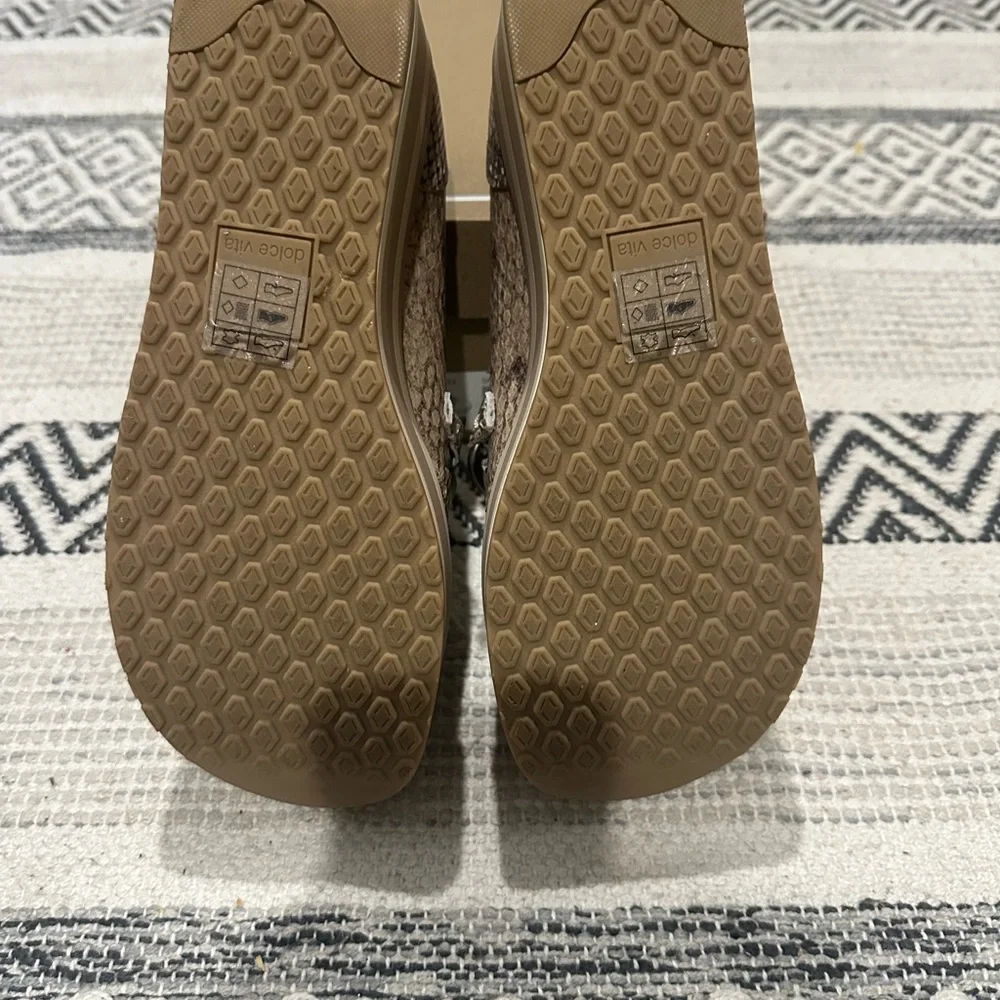 Dolce Vita Jhenee Sneaker - Picture 2 of 5